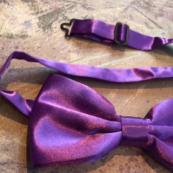 NWOT purple satin bowtie, pre-tied - Picture 4 of 11